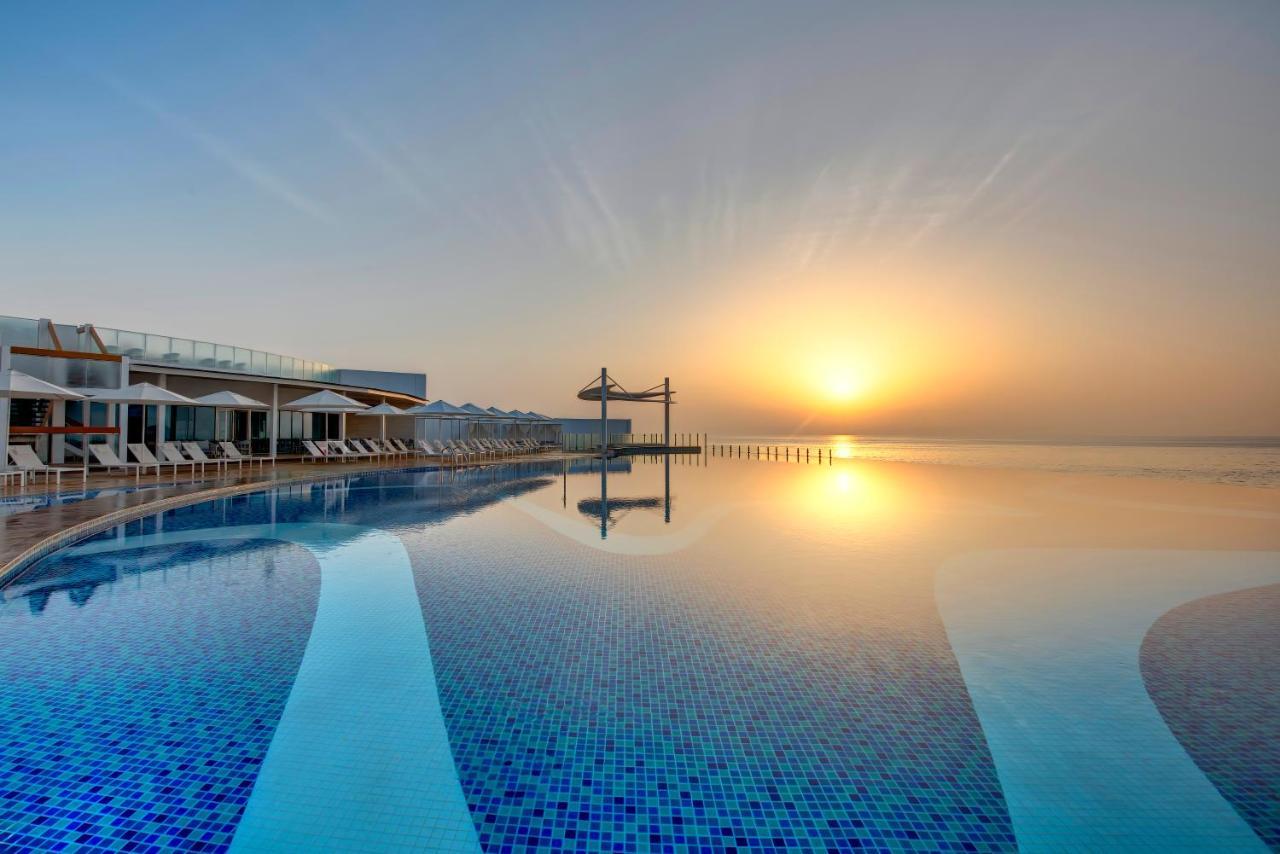 Royal M Al Aqah Beach Resort By Gewan Exterior photo Infinity pool at the Dead Sea